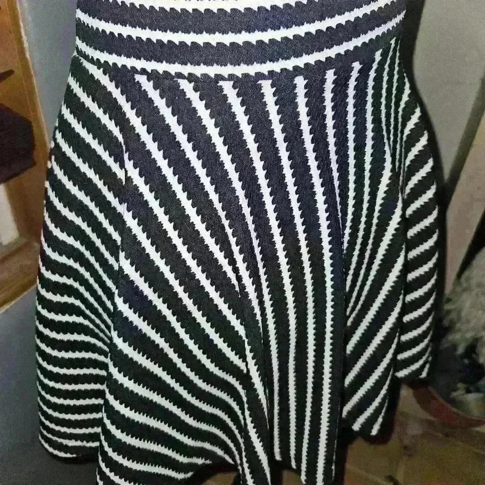 Kathy Womans Skater Skirt Size S - Picture 7 of 9